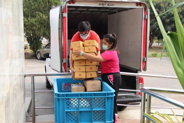 ไปรษณีย์พะเยา อาสารับพัสดุถึงบ้าน ป้องกันโควิด-19