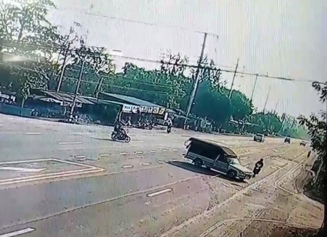 วงจรปิดจับภาพ! "กระบะ" ตัดหน้า "หนุ่มซิ่งบิ๊กไบค์" พุ่งชนกระเด็น
