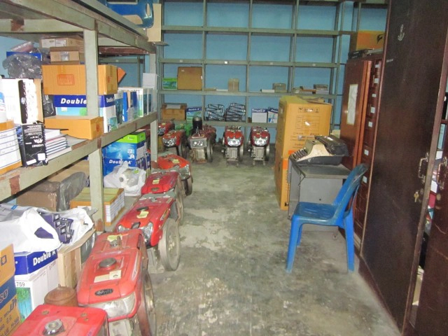 ชาวนาชุมแสง ปากน้ำโพ แห่จำนำรถไถนาแน่นโรงตึ๊ง