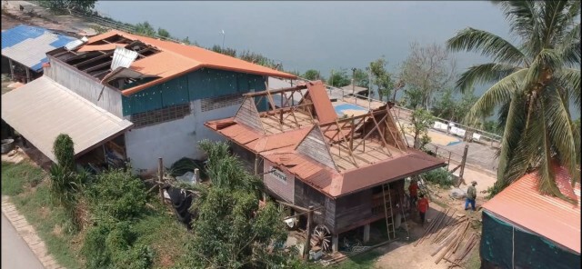 พายุถล่มอำเภอสังคม บ้านพังเกือบร้อยหลัง