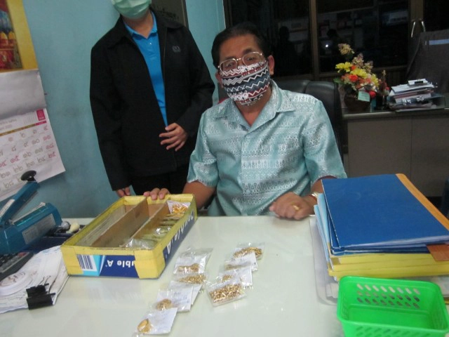 ชาวนาชุมแสง ปากน้ำโพ แห่จำนำรถไถนาแน่นโรงตึ๊ง