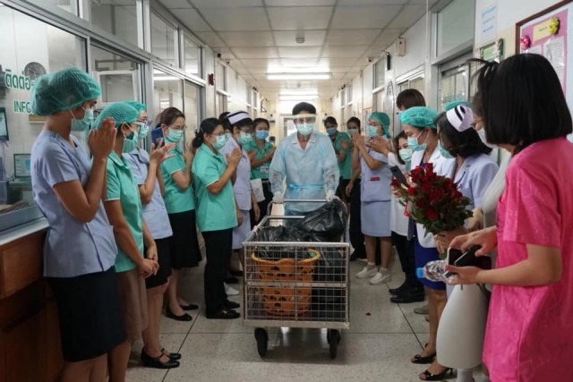 ทีมแพทย์สุดยินดี! หนูน้อยติดโควิดรายสุดท้าย รพ.ของคนอุบล หายแล้ว