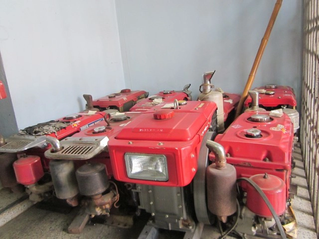 ชาวนาชุมแสง ปากน้ำโพ แห่จำนำรถไถนาแน่นโรงตึ๊ง