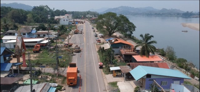 พายุถล่มอำเภอสังคม บ้านพังเกือบร้อยหลัง