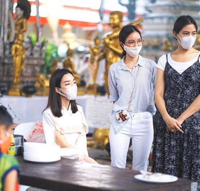 "โม มนชนก" เปิดโรงทาน วัดพระยาสุเรนทร์
