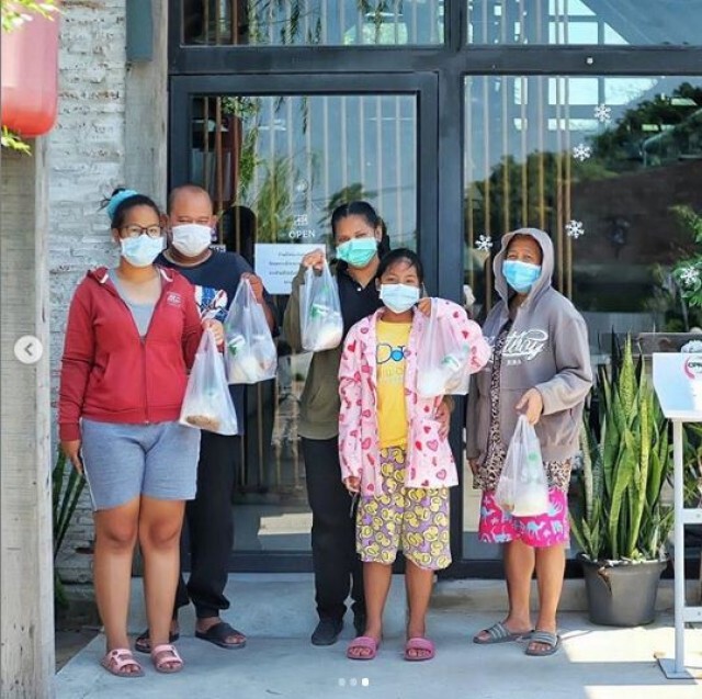 ใครรู้สึก "เหนื่อย–ท้อ–หิว" "บอย –เจี๊ยบ" ยินดีเลี้ยงอาหาร