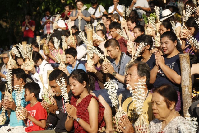 ท่องเที่ยวชุมชน OTOP นวัตวิถี ตลาดเช้าริมธาร "โอ๊ะป่อย"ตักบาตรพระล่องแพ หนึ่งเดียวในประเทศไทย
