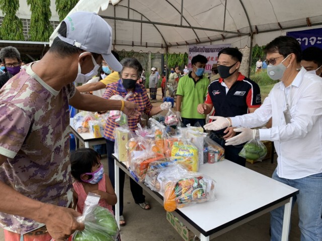 กลุ่มนักธุรกิจแจกถุงยังชีพช่วยเหลือประชาชน