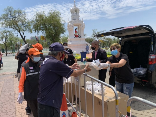 กลุ่ม HD สมุทรปราการ จิตอาสาแจกข้าวกล่อง