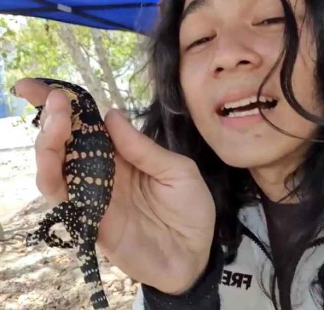 ฮาโซเชียลสะเทือน! "แน็ก ชาลี" เเนะนำเพื่อนใหม่ "สวัสดีจ้า เราเหี้..ไง"