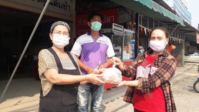 พะเยา - ร้านก๋วยเตี๋ยวปลา แจกอาหารฟรี สู้โควิด