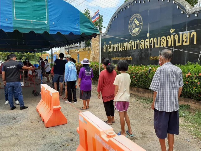 ส.ส..สิงห์บุรี นั่งไม่ติด!! ลงพื้นที่พบประชาชนห่วงใยห่างไกลโควิด -19