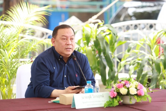 พม. "เราไม่ทิ้งกัน" เปิดศูนย์ชุมชนสู้ภัย COVID-19 พร้อมตั้งครัวกลาง ที่เคหะชุมชนห้วยขวาง กทม.