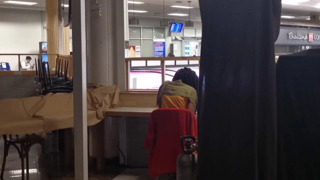 ตะลึง !! สาวเมืองผู้ดีติดสนามบินเชียงใหม่นานนับสัปดาห์