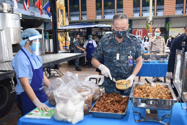ทอ. จัดครัวสนามเคลื่อนที่แจกอาหารชาวดอนเมือง