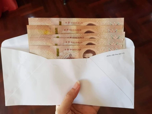 สาวกสิกรไทย น้ำใจงาม เก็บเงิน 5 หมื่นคืนเจ้าของ