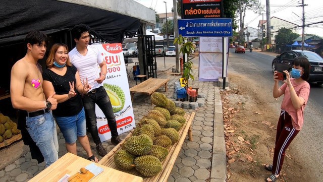 ฉ่ำ! กว่าทุเรียนก็กล้ามคนขาย!