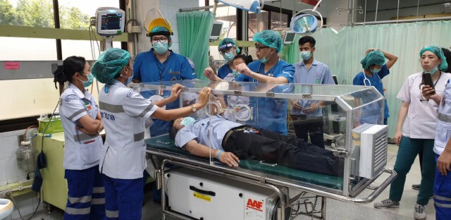 โรงพยาบาลขอนแก่น ผลิตเปลนอนขนย้ายผู้ป่วยโควิด-19