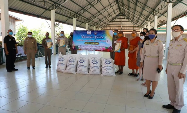 สุราษฎร์ธานี มอบชุด PPE, ข้าวสาร ให้โรงพยาบาลและประชาชน
