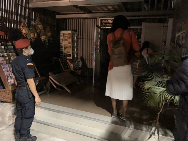 ตะลึง !! สาวเมืองผู้ดีติดสนามบินเชียงใหม่นานนับสัปดาห์