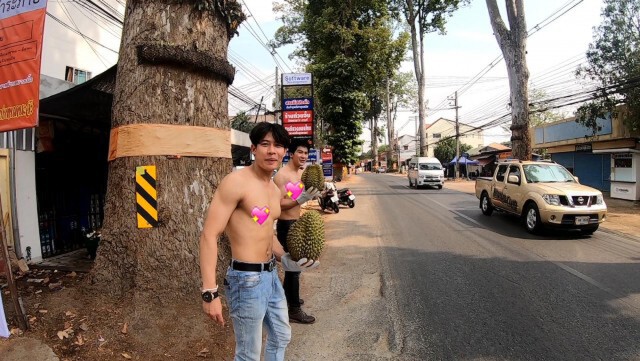 ฉ่ำ! กว่าทุเรียนก็กล้ามคนขาย!