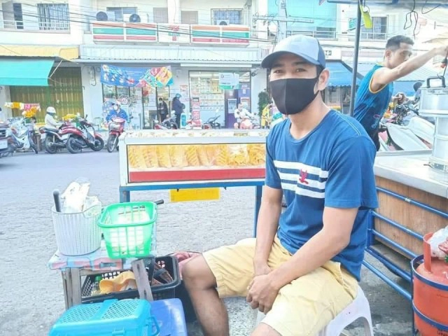 "ยอดทองไท" ขายสับปะรด