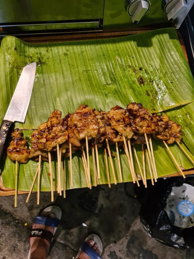 กอล์ฟ ฟักกลิ้งฮีโร่ ประกาศ ให้ข้าวเหนียวหมูปิ้งฟรี หากไม่มีงาน-ไม่มีเงิน