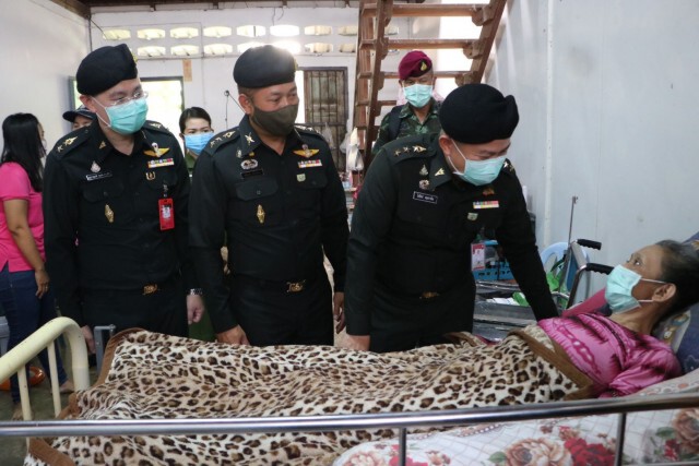 ทัพภาค4 มอบเตียง-รถเข็น ให้แม่ "จ่าจำปา"