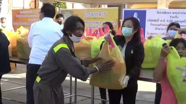 "วัดราชสิงขร" เปิดโรงทานบรรเทาทุกข์