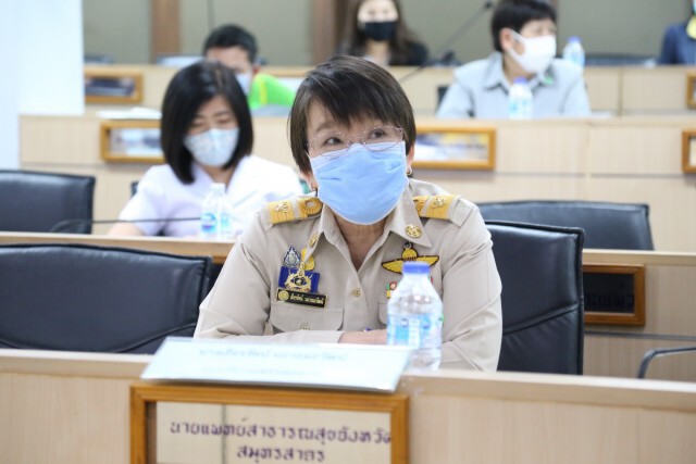 ผช.รมว.แรงงาน ลงพื้นที่ จ.สมุทรสาคร มอบสิ่งของบรรเทาทุกข์แรงงานต่างด้าว