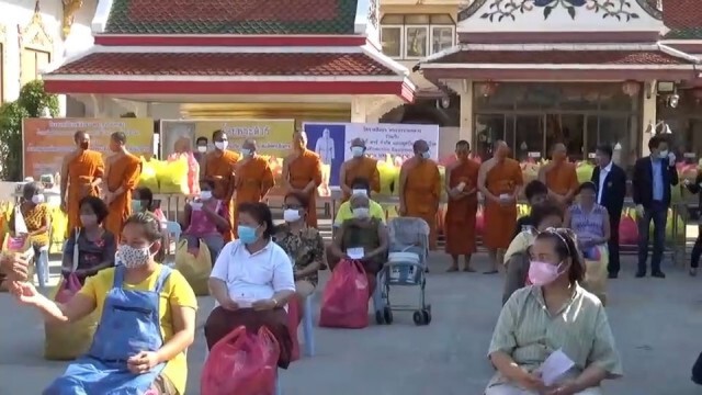 "วัดราชสิงขร" เปิดโรงทานบรรเทาทุกข์