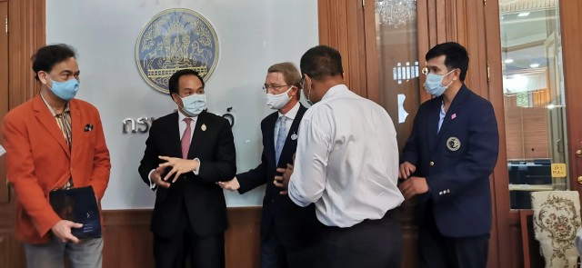 "ฮาราลด์ ลิงค์" ในวันรับจม.จากนายกฯประยุทธ์ ร่วมทีมไทยแลนด์