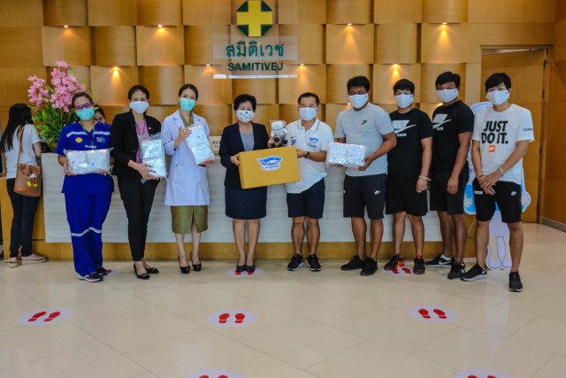 "ทัพฉลามชล" มอบหน้ากากอนามัย 1,500 ชิ้นให้โรงพยาบาล
