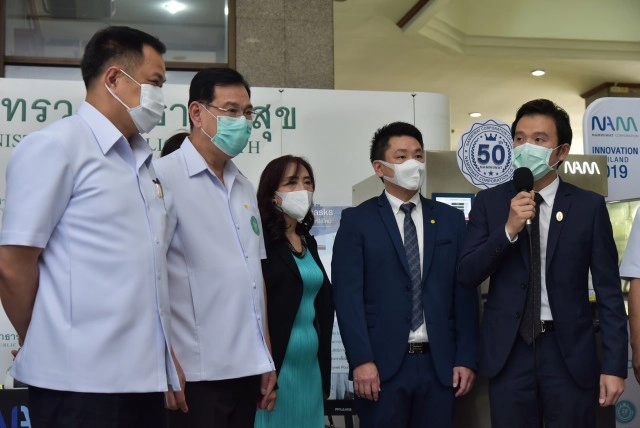 "นำวิวัฒน์​" มอบเครื่องอบฆ่าเชื้อฝีมือคนไทย​ช่วยแพทย์สู้โควิด