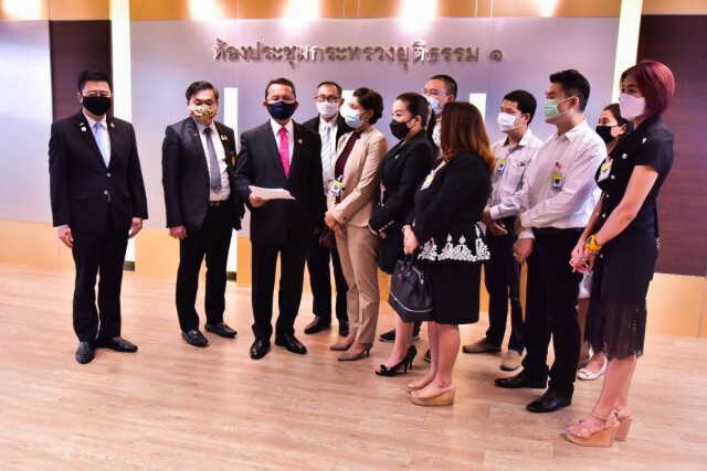 "สมศักดิ์" ตามจี้งาน พบปัญหาไม่สามารถแบ่งรางวัลนำจับได้