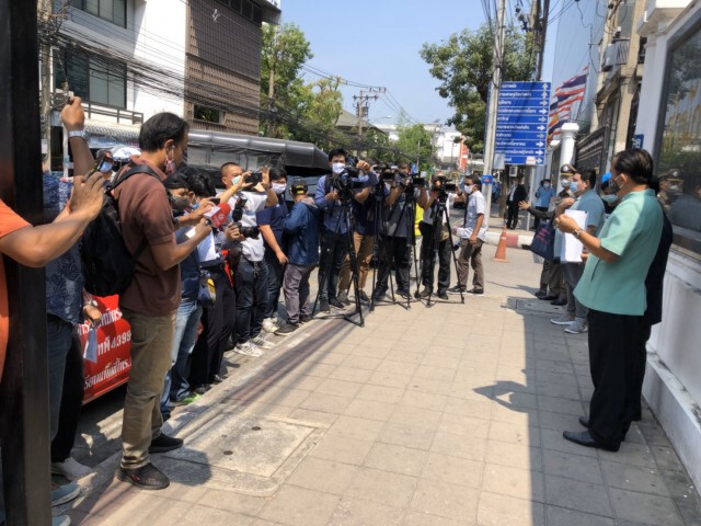 ศรีสุวรรณ บุกร้อง สตง. สอบการไฟฟ้าส่อทุจริตเหตุไฟฟ้าแพง