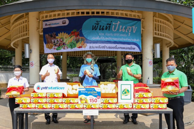 สถานีบริการน้ำมัน พีทีที สเตชั่น เปิดพื้นที่ให้เกษตรกรขายมะม่วงน้ำดอกไม้
