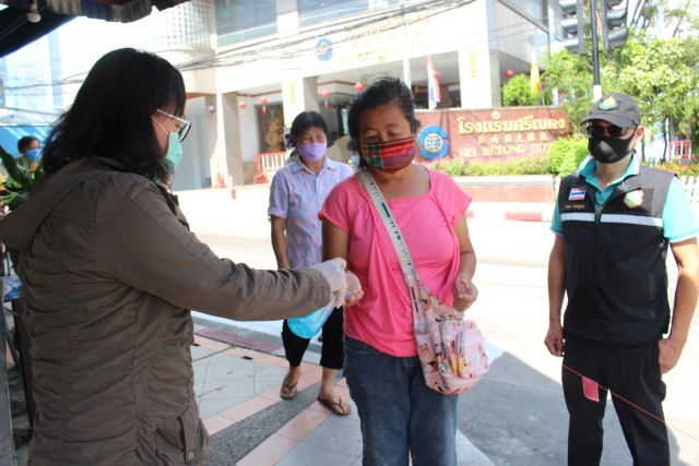 ร้านสเต็กใจป้ำ! ทำสเต็ก 1,000 กล่อง แจกฟรีสู้ภัยโควิด