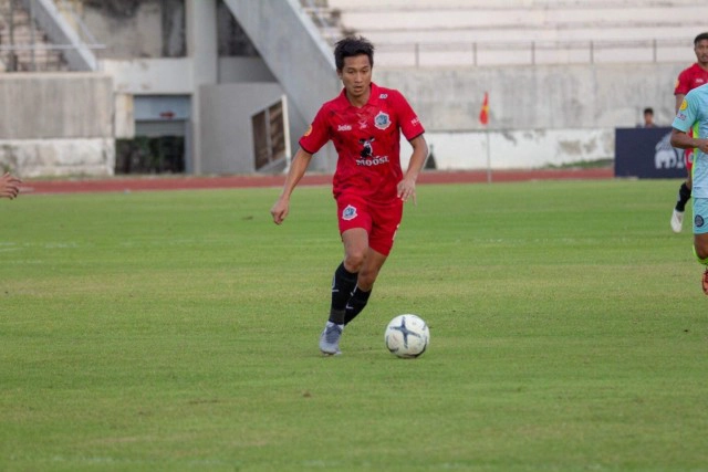 แข้ง "เชียงใหม่ ยูไนเต็ด" พักฟุตบอลช่วยภรรยาขาย "ยำขนมจีน"