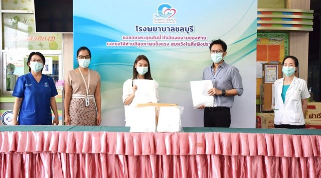 แก้ว BNK48 บริจาคชุด PPE จำนวน 20 ชุด แก่ รพ.ชลบุรี