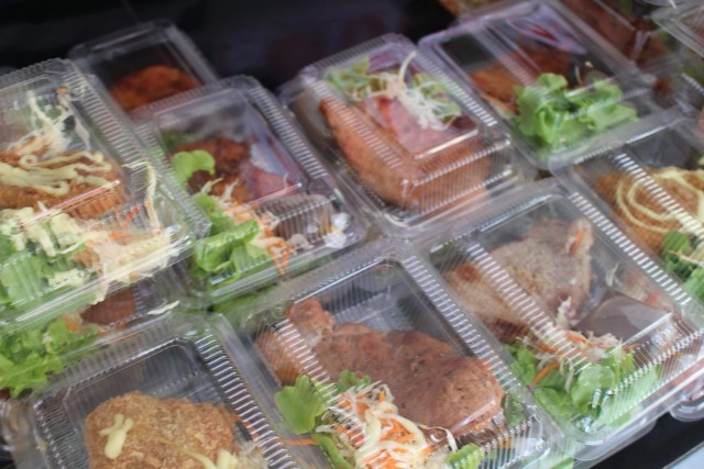 ร้านสเต็กใจป้ำ! ทำสเต็ก 1,000 กล่อง แจกฟรีสู้ภัยโควิด