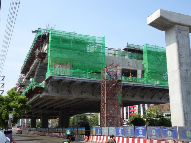 รถไฟฟ้าสายสีเหลือง 'ลาดพร้าว - สำโรง' ก่อสร้างคืบ 55.67%