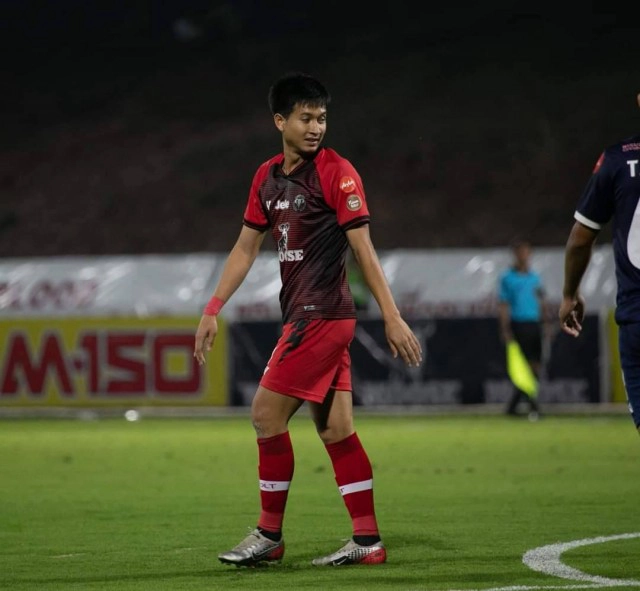 แข้ง "เชียงใหม่ ยูไนเต็ด" พักฟุตบอลช่วยภรรยาขาย "ยำขนมจีน"