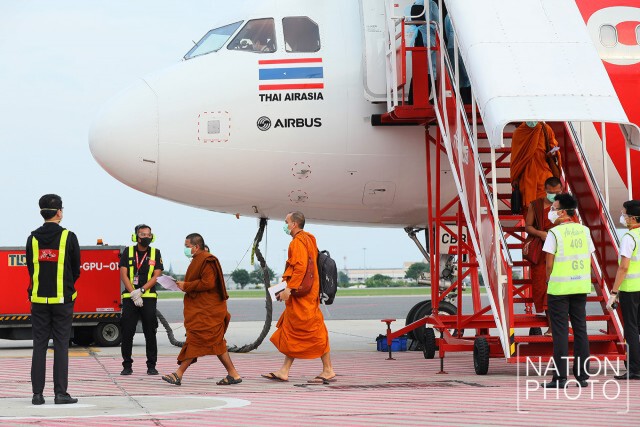 ถึงไทยแล้ว! คณะพระสงฆ์-แม่ชี หลังไปแสวงบุญ ที่เมืองพุทธคยา อินเดีย