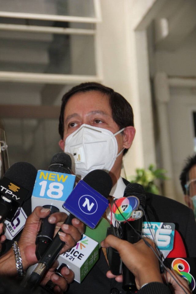 ตัวแทนฝ่านค้าน ยื่นหนังสือ ขอเปิดประชุมสภาฯวิสามัญ