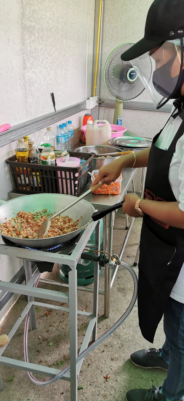 "สมุทรปราการ  เอฟซี" ...ปันน้ำใจ  ฝ่าวิกฤติ"โควิด -19"