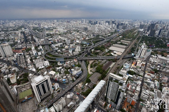 บรรยากาศยามเย็น! เมืองกรุงเทพฯ จากชั้น 81 โรงแรมใบหยกสกาย