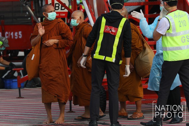 ถึงไทยแล้ว! คณะพระสงฆ์-แม่ชี หลังไปแสวงบุญ ที่เมืองพุทธคยา อินเดีย