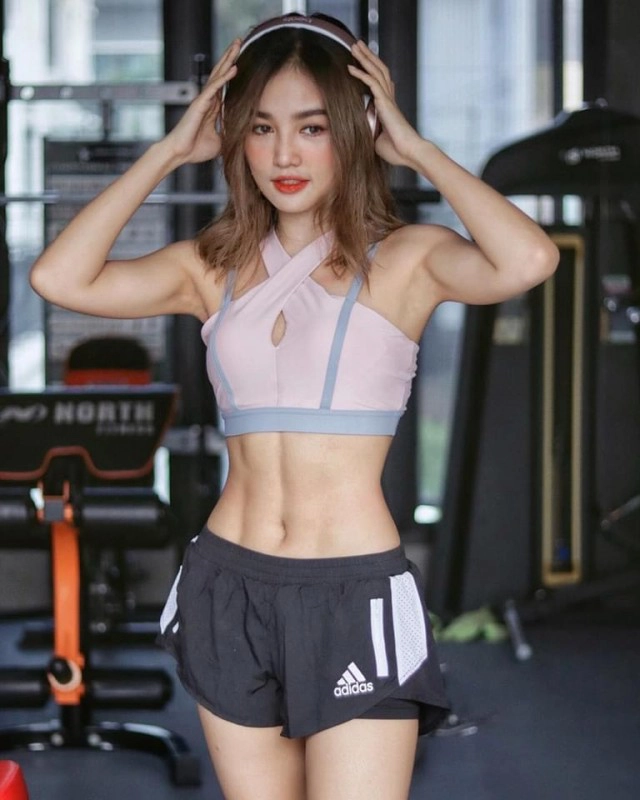 ฟิตเปรี๊ยะ "กระแต อาร์สยาม"โพสต์คลิปสอนท่าปั้นสะโพกเด้งๆ