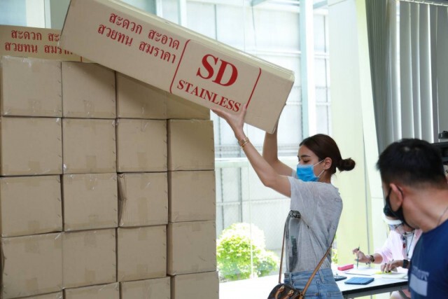 ช่อง 3 จัดอุปกรณ์ทางการแพทย์ "หมาก-คิมเบอร์ลี" นำทีม ส่งมอบให้ 200 รพ. ทั่วประเทศ